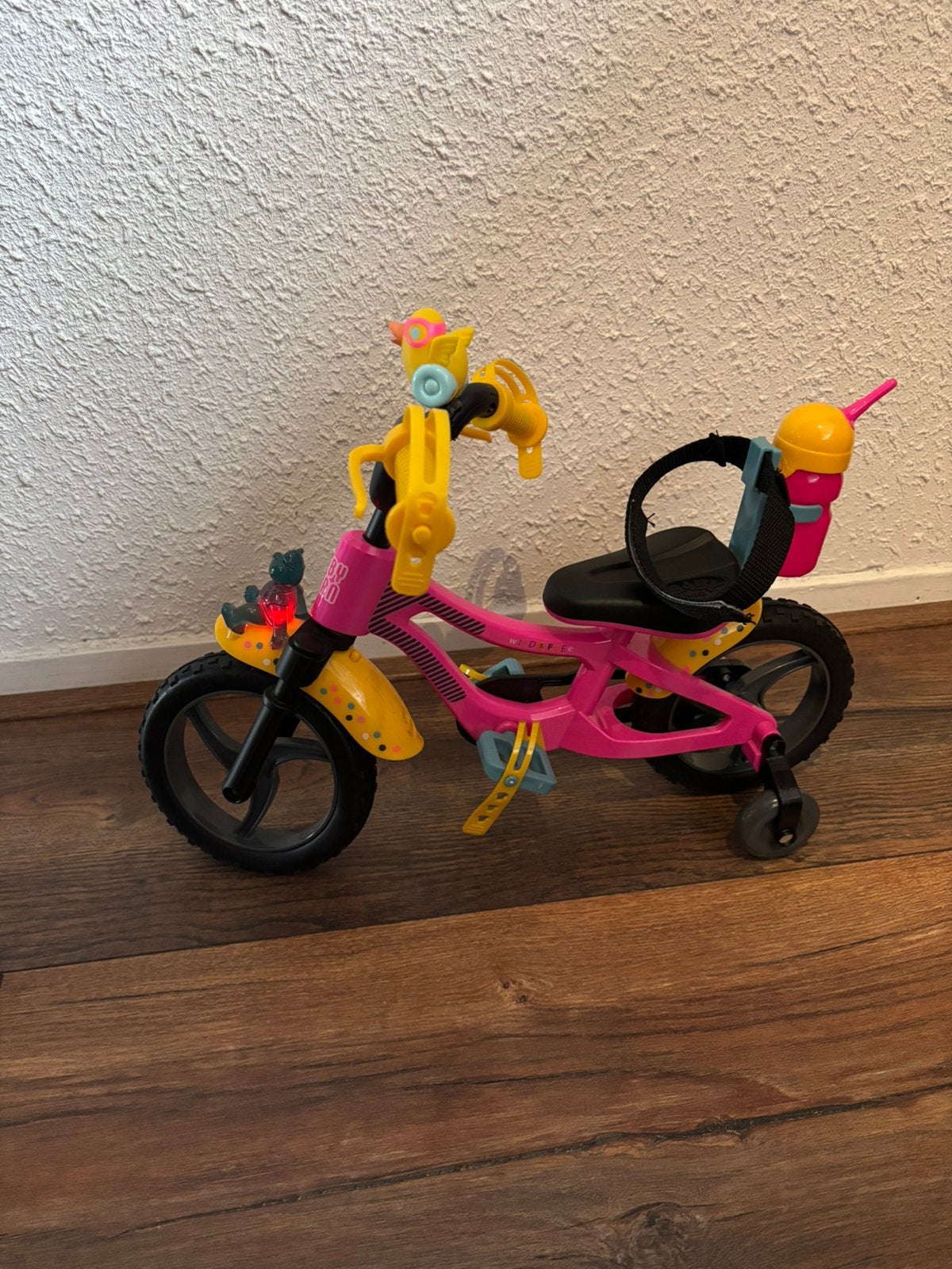 Baby Born fiets met zijwieltjes en accessoires, Kinderen en Baby's, Speelgoed | Poppen, Ophalen of Verzenden, Zo goed als nieuw
