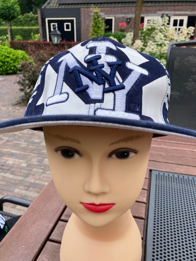 Nieuwe New York Yankees cap blauw wit van 25,00 voor 7,50, Ophalen, Nieuw, One size fits all