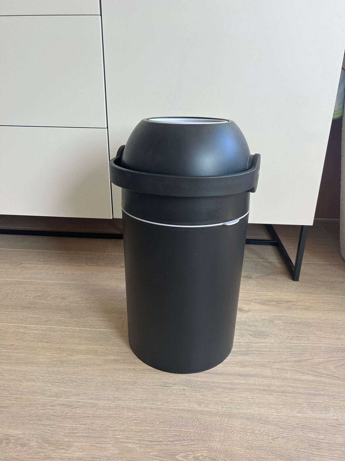 Wee-too luieremmer - Zwart + extra vuilniszakken, Huis en Inrichting, 10 tot 20 liter, Ophalen of Verzenden, Gebruikt, Kunststof