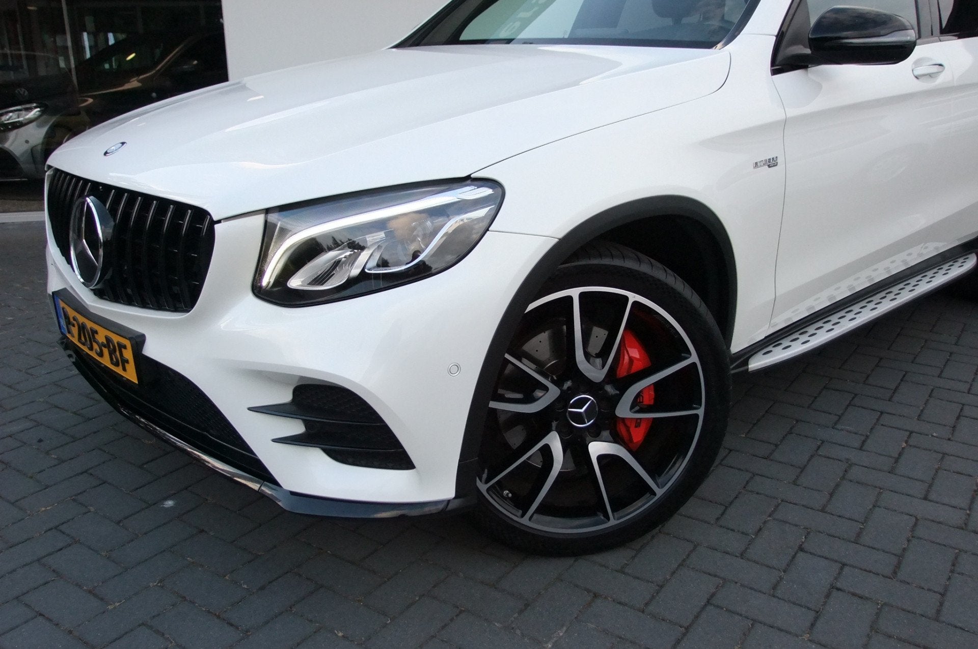 Mercedes-Benz GLC AMG 43 4MATIC / Diamantweis (parelmoer) Tr, Auto's, Automaat, Gebruikt, Euro 6, 368 pk