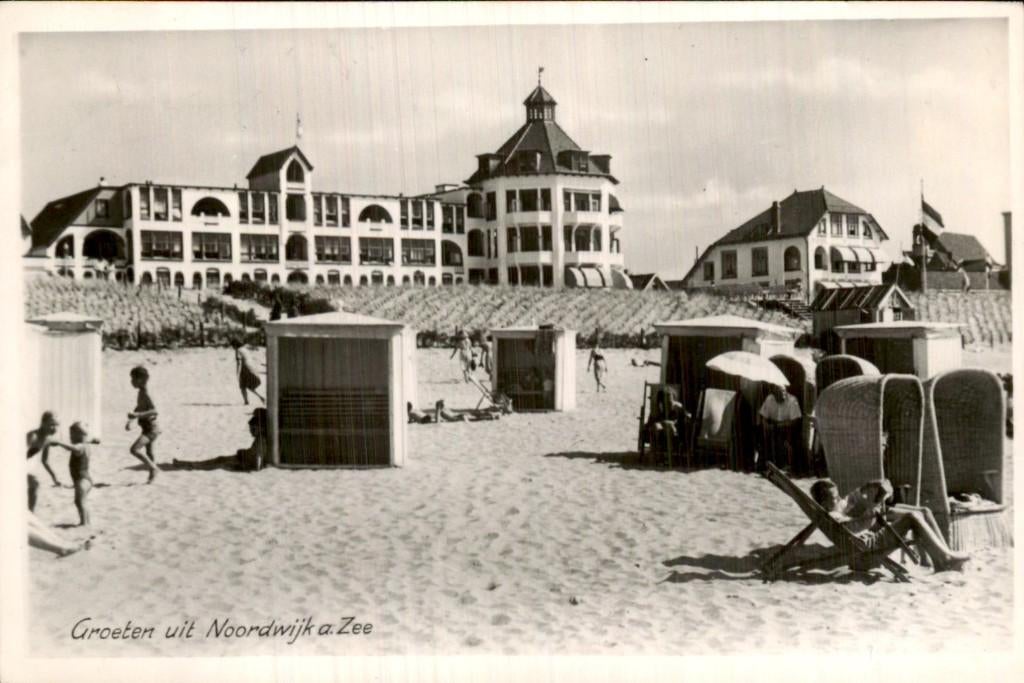 Noordwijk - Strand - Strandhuisjes, Ophalen of Verzenden, 1940 tot 1960, Gelopen, Zuid-Holland