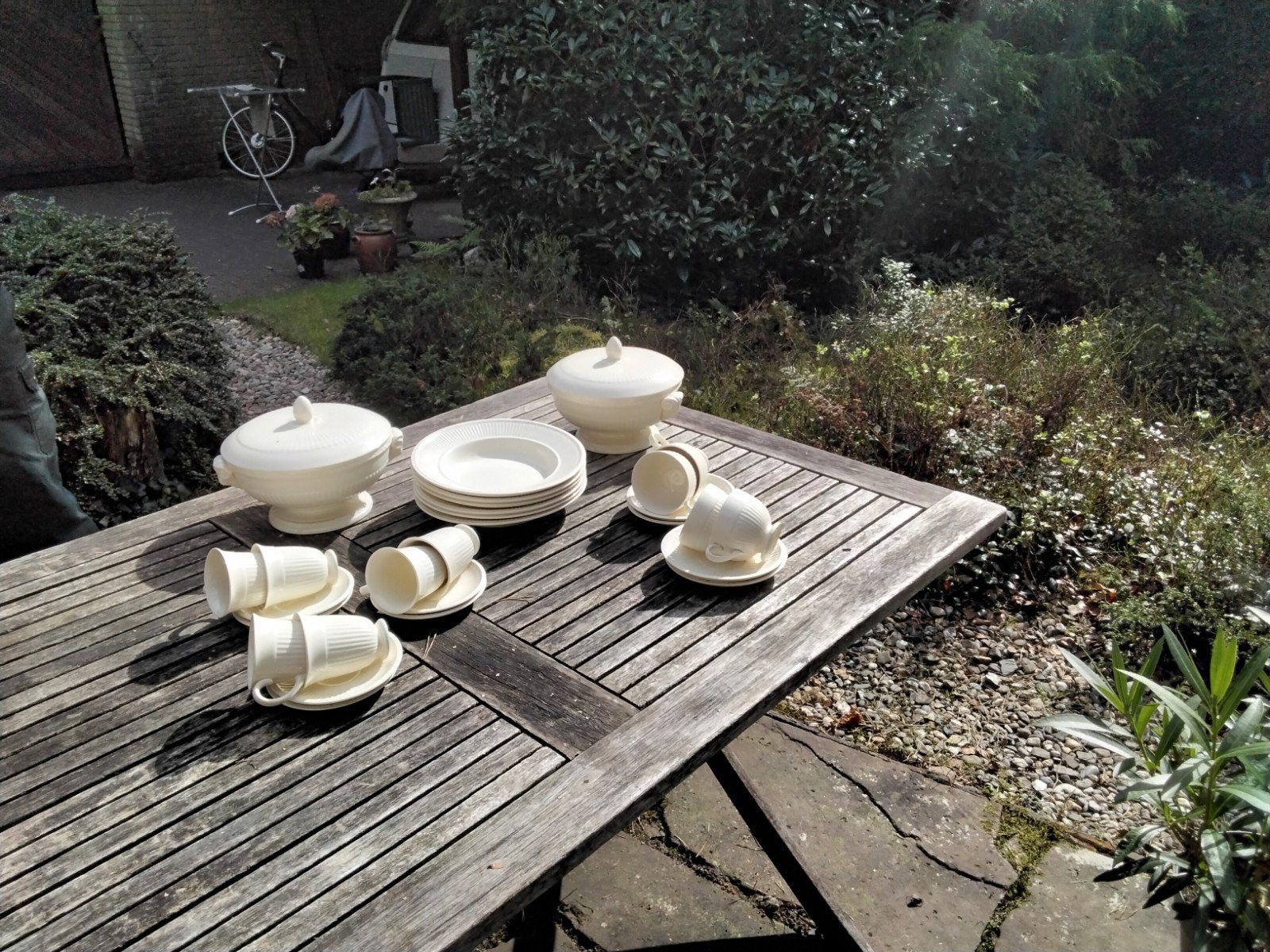 Edme servies. In goede staat., Ophalen, Zo goed als nieuw, Overige stijlen, Kop(pen) en/of Schotel(s)