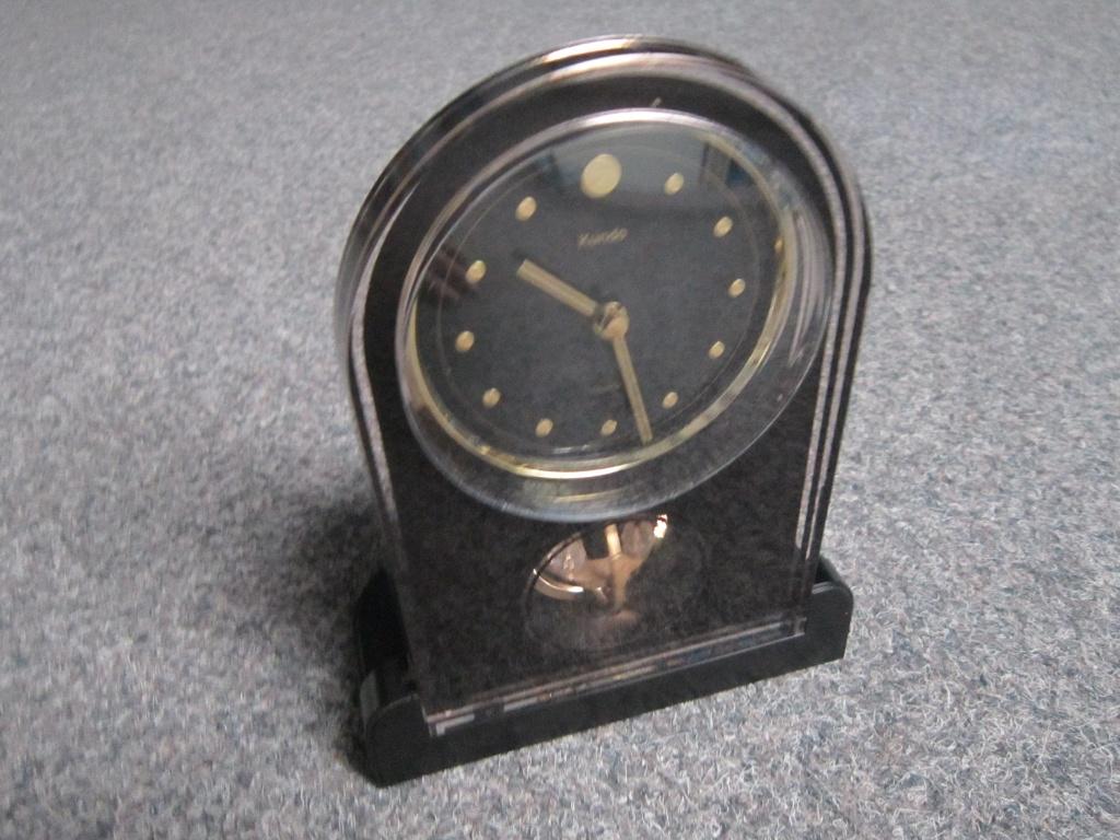 KUNDO TAFELKLOK, Ophalen, Zo goed als nieuw, Analoog, Wekker of Tafelklok