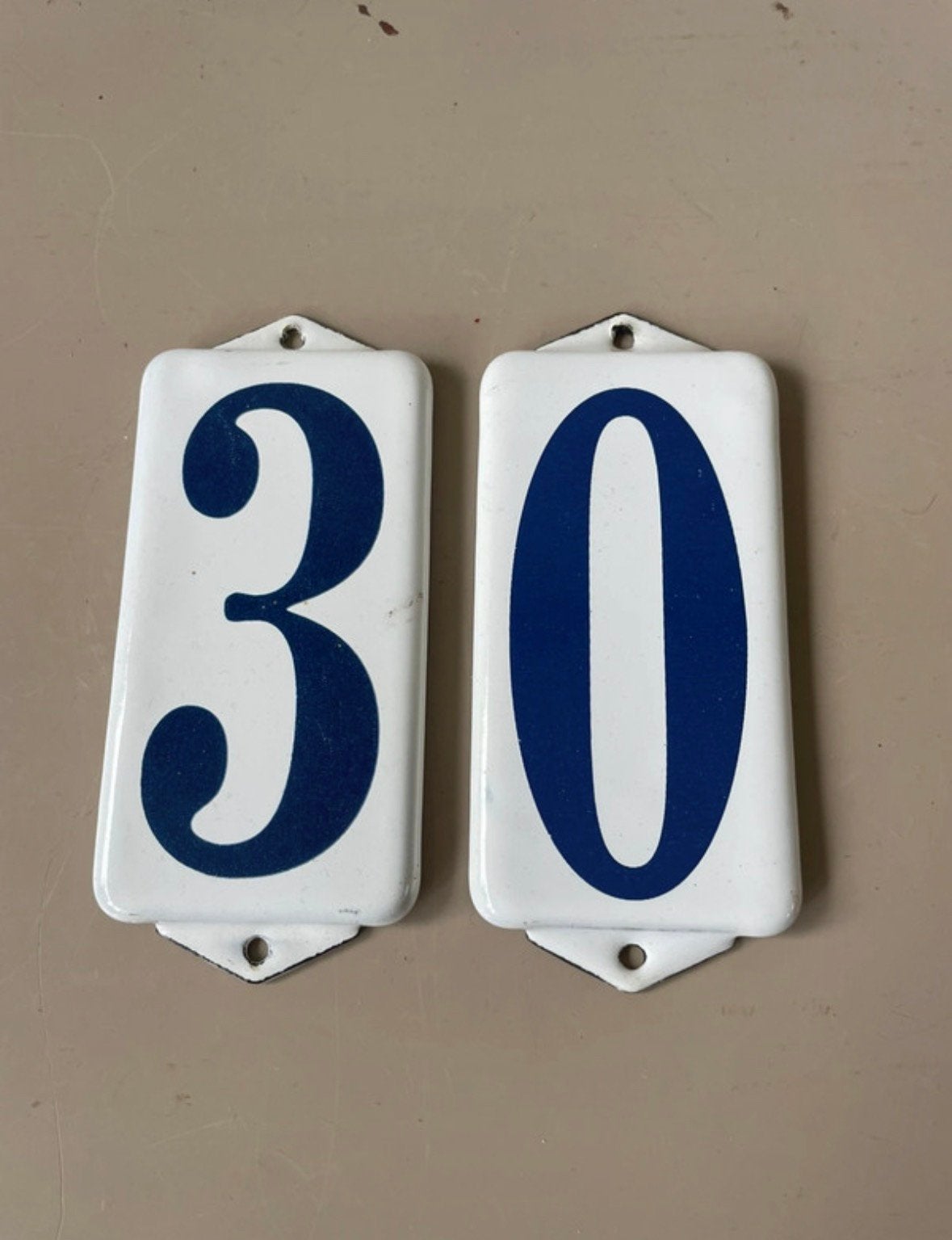 Emaille huisnummer 30, Ophalen of Verzenden, Zo goed als nieuw