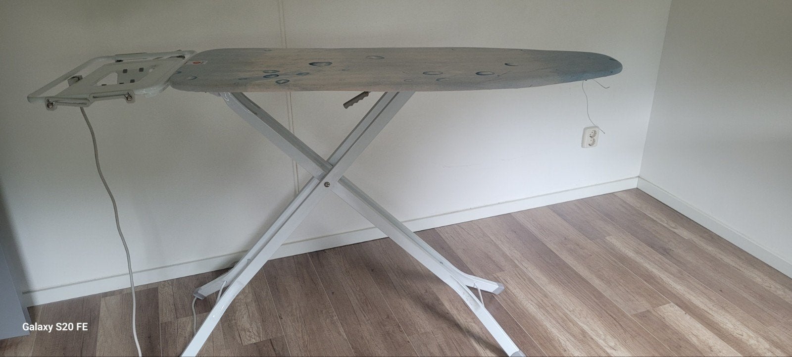 Strijkplank voor stoomstrijkijzer met stopcontact, Witgoed en Apparatuur, Ophalen, Gebruikt