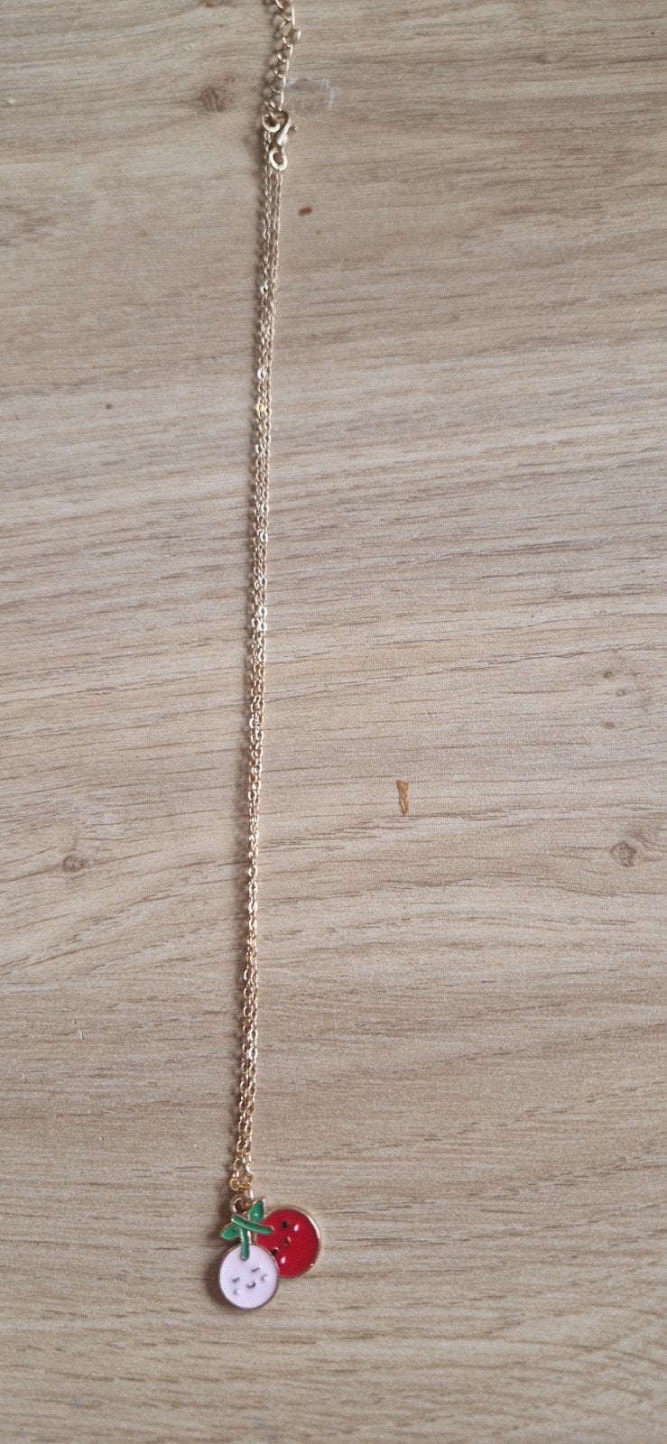 Gouden ketting met vrolijke kersenhanger, Ophalen of Verzenden, Zo goed als nieuw, Goud, Overige materialen