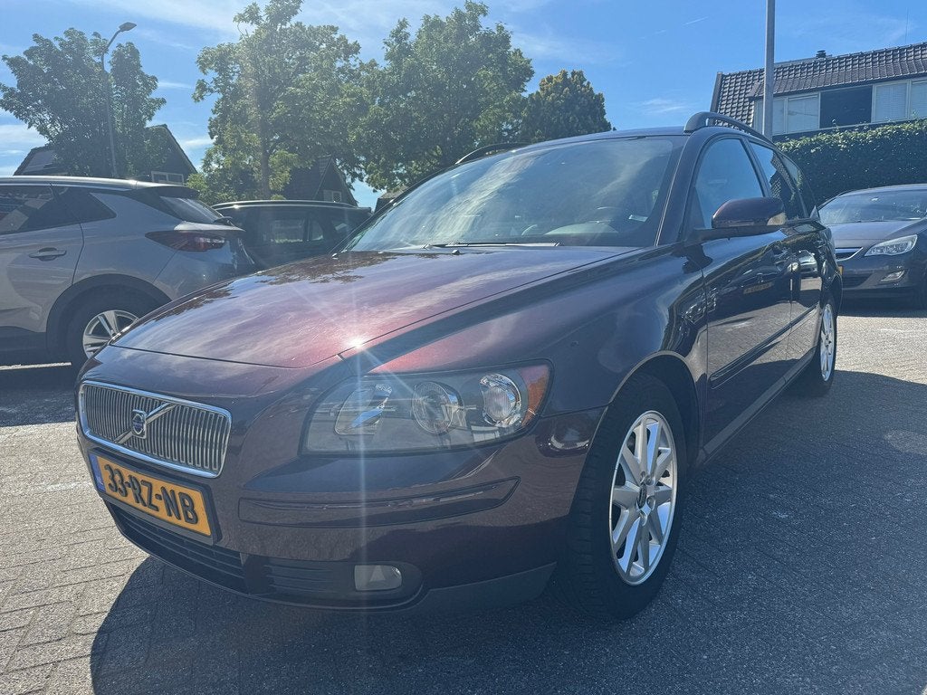Volvo V50 2.4 Momentum,Airco,Cruise,Nap,Trekhaak, Auto's, Gebruikt, Overige kleuren, 700 kg, Origineel Nederlands