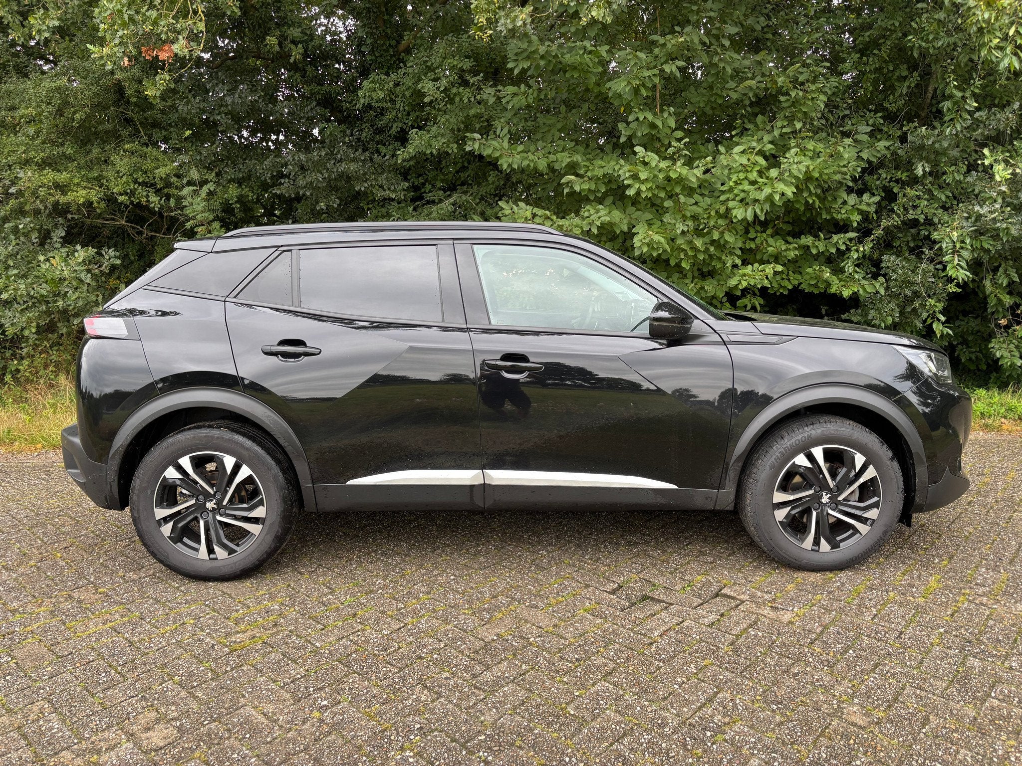 Peugeot 2008 1.2 Allure Pack *Automaat* 2021 (bj 2021), Auto's, Gebruikt, Euro 6, 1199 cc, Zwart