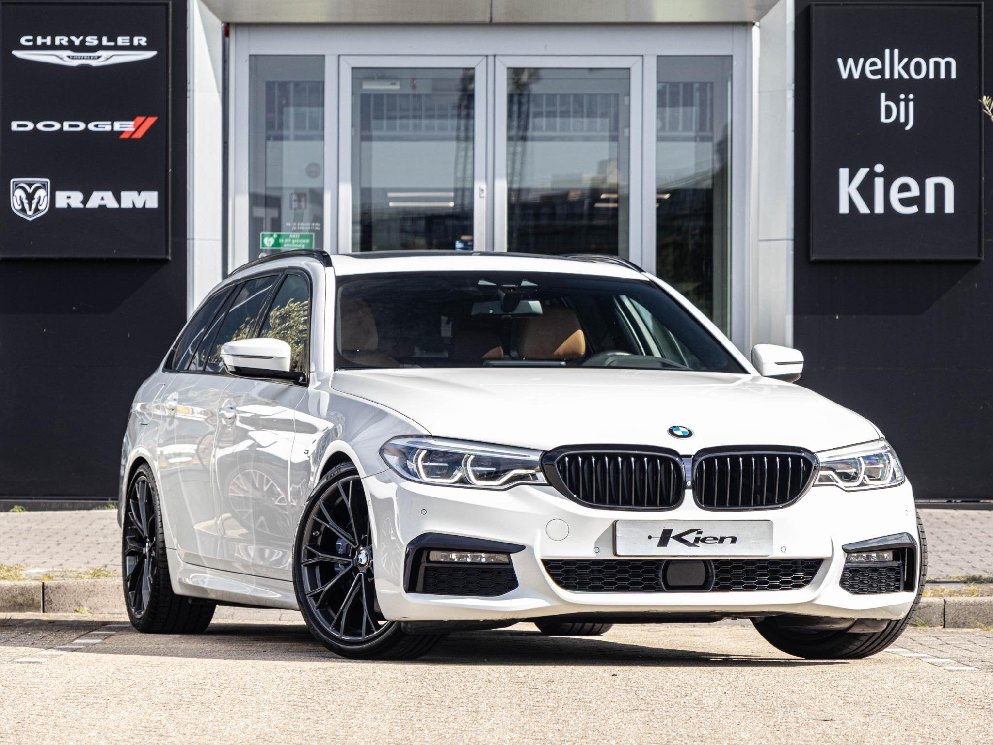 BMW 5-serie Touring 530i High Executive | M-pakket | Leder |, Auto's, Automaat, 1998 cc, Achterwielaandrijving, Gebruikt