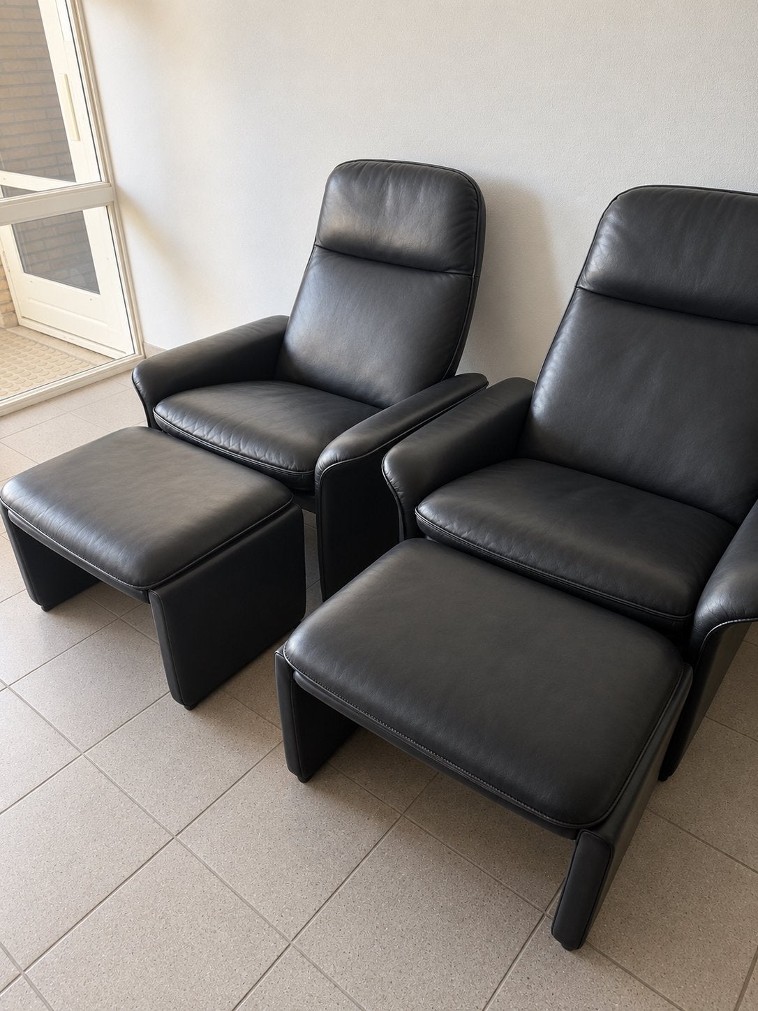 DeSede DS50/55 blauw leren fauteuils met hockers, Huis en Inrichting, Ophalen, Gebruikt, Leer, 75 tot 100 cm