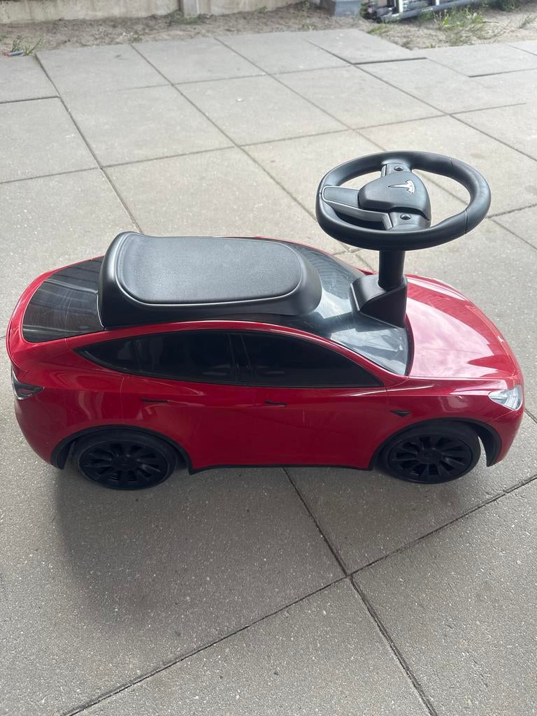 Tesla Model Y loopauto voor kinderen - Rood, Kinderen en Baby's, Speelgoed | Speelgoedvoertuigen, Ophalen, Gebruikt