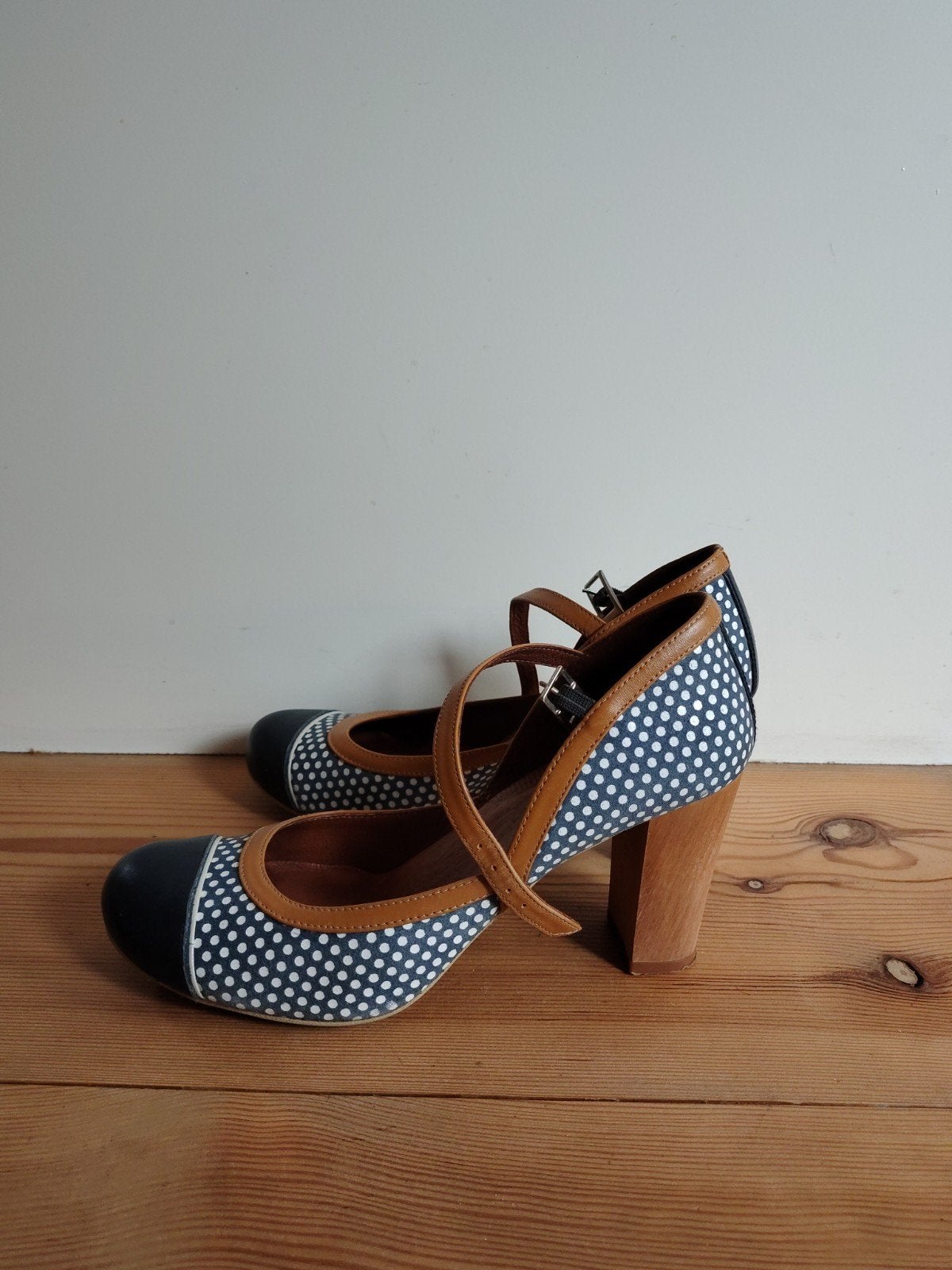 Spaanse pumps met stippen, Blauw, Nieuw, Ophalen of Verzenden, Nemonio