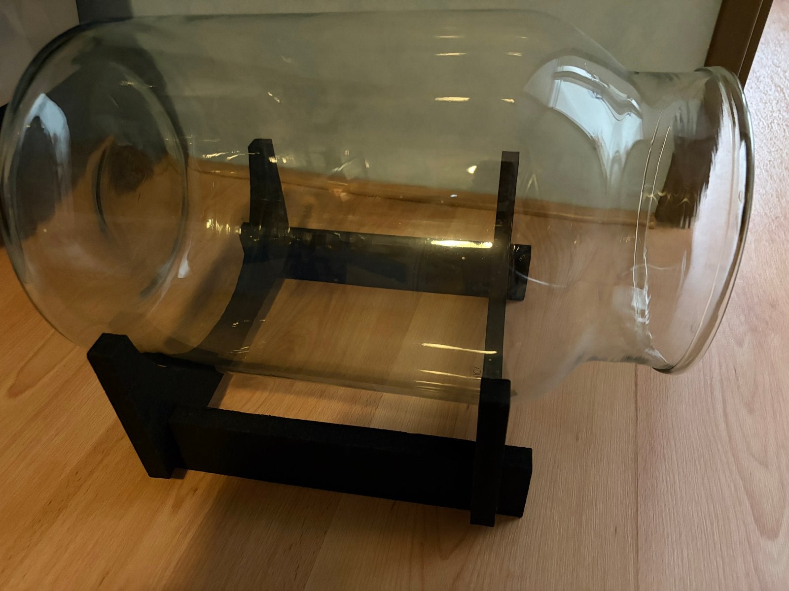 Grote glazen vaas met standaard, Huis en Inrichting, Woonaccessoires | Vazen, Ophalen, Gebruikt, Transparant, Glas
