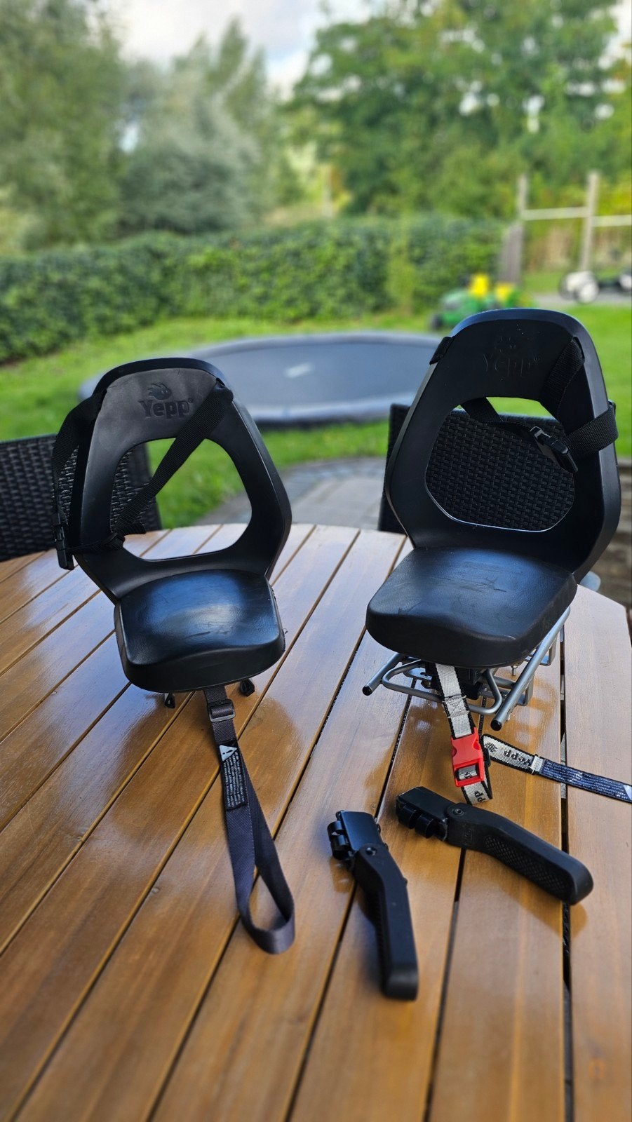 Twee Yepp fietsstoeltjes achterop (incl. voetsteunen), Fietsen en Brommers, Fietsaccessoires | Fietsstoeltjes, Achterzitje, Yepp