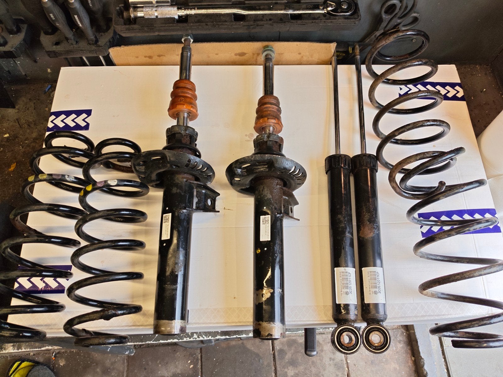 Vw passat b7 schokdempers met veren, Ophalen of Verzenden, Gebruikt, Volkswagen