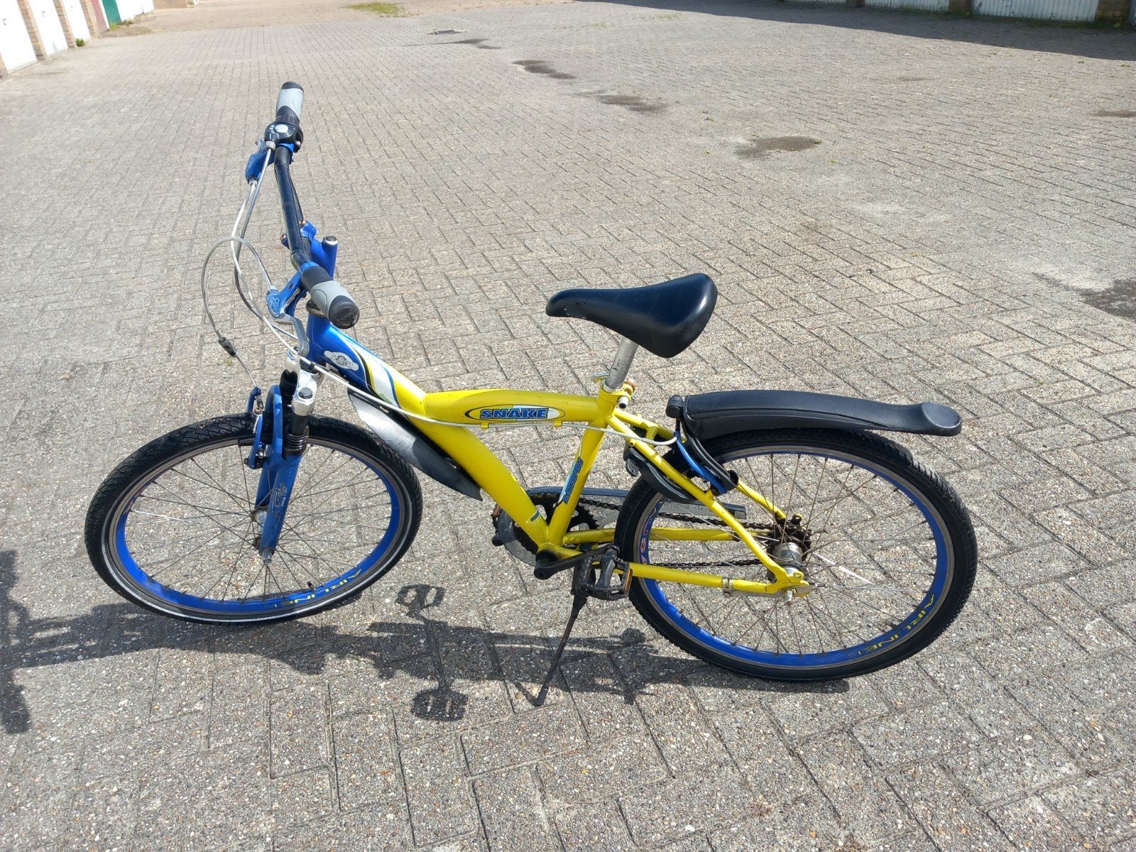 Batavus snake kinderfiets geel/blauw 24 inch, Fietsen en Brommers, Fietsen | Heren | Herenfietsen, Ophalen, Gebruikt, Velgrem