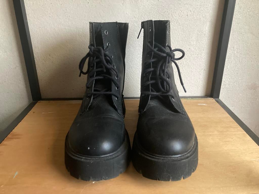 Zwarte veterlaarzen met dikke zool, mast 40, Ophalen of Verzenden, Gedragen, Zwart, Lage of Enkellaarzen