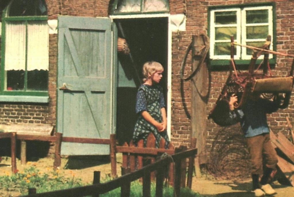 993276 Drenthe 1973 Boerderij Uit de TV Serie Bartje, Ophalen of Verzenden, 1960 tot 1980, Gelopen, Drenthe