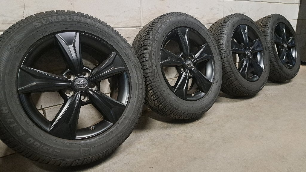 Zwarte lichtmetalen velgen C-HR Corolla Cross 215/60/17, Banden en Velgen, 17 inch, Personenwagen, Gebruikt