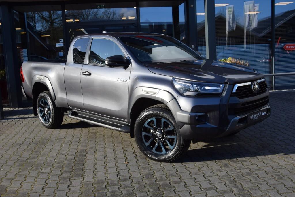 Toyota HILUX 2.8 D-4D X-TRA CAB INVINCIBLE A/T VAN, Automaat, Huisgarantie, Met garantie (alle), 11 km/l