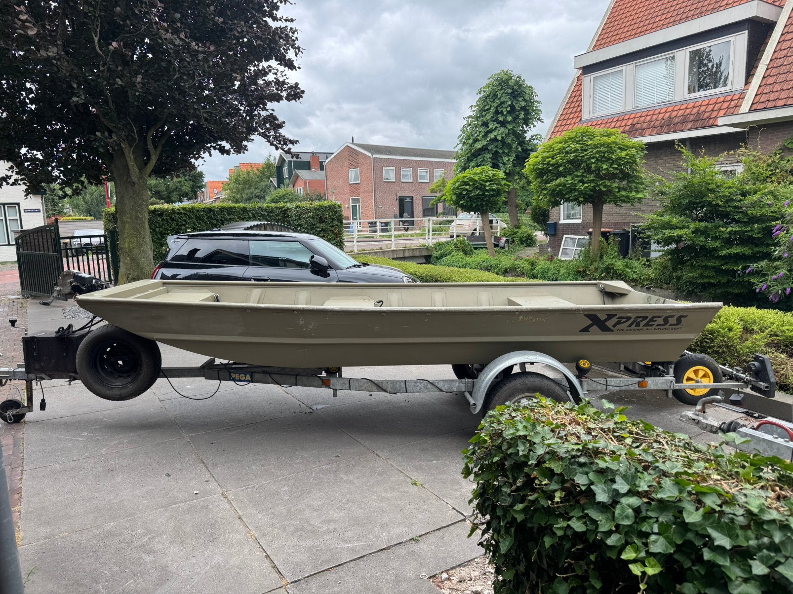 Xpress/Eggercraft 1440 platbodem, Watersport en Boten, Ophalen, Zo goed als nieuw, Staal, Diesel