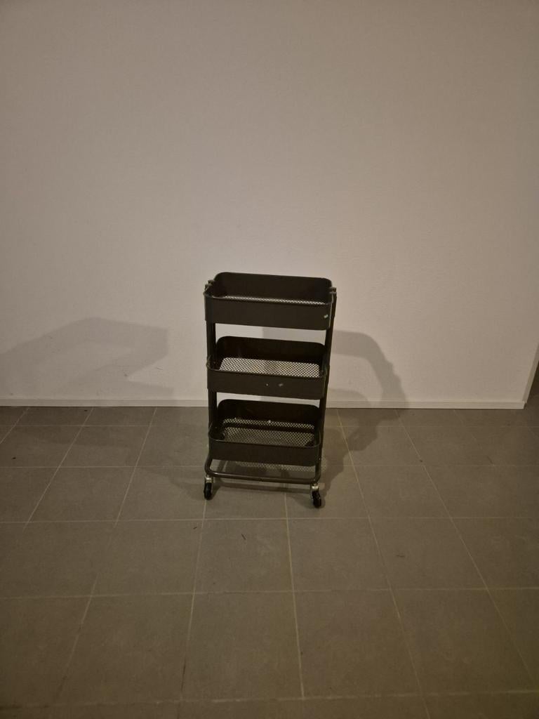 Donkergrijze roltafel met 3 etages, Ophalen of Verzenden, Gebruikt