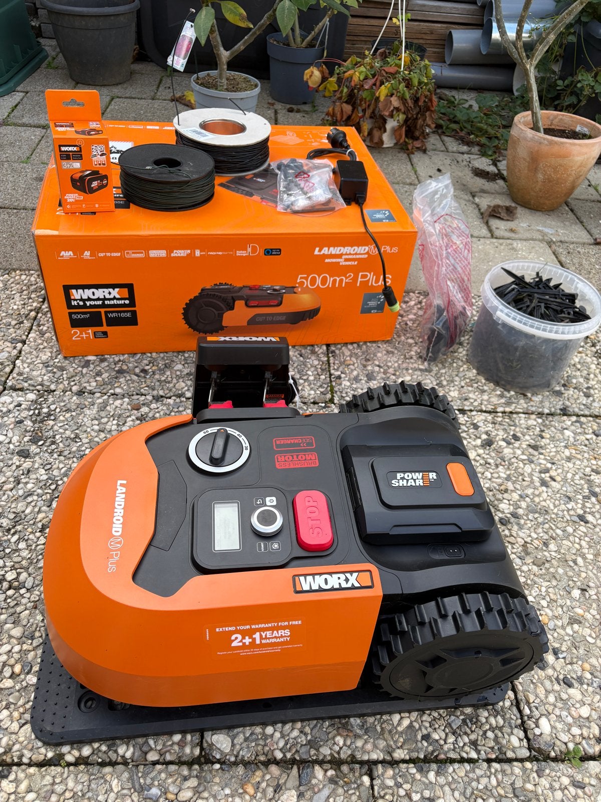 Worx Landroid M500 Plus Robotmaaier - Compleet Pakket, Ophalen, Zo goed als nieuw, 20 tot 25 cm, Met regensensor