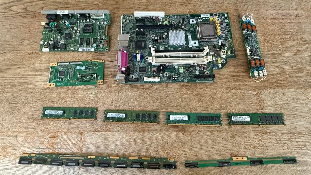 Computeronderdelen (HP Moederbord, 6GB RAM, T-Con, Inverter), Ophalen of Verzenden, Gebruikt, Overige typen, Overige soorten