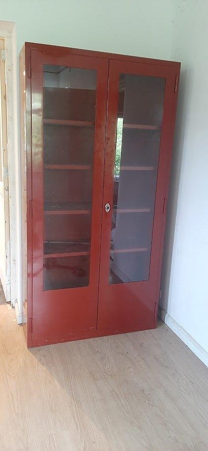 Van Blerk vitrine kast, Ophalen