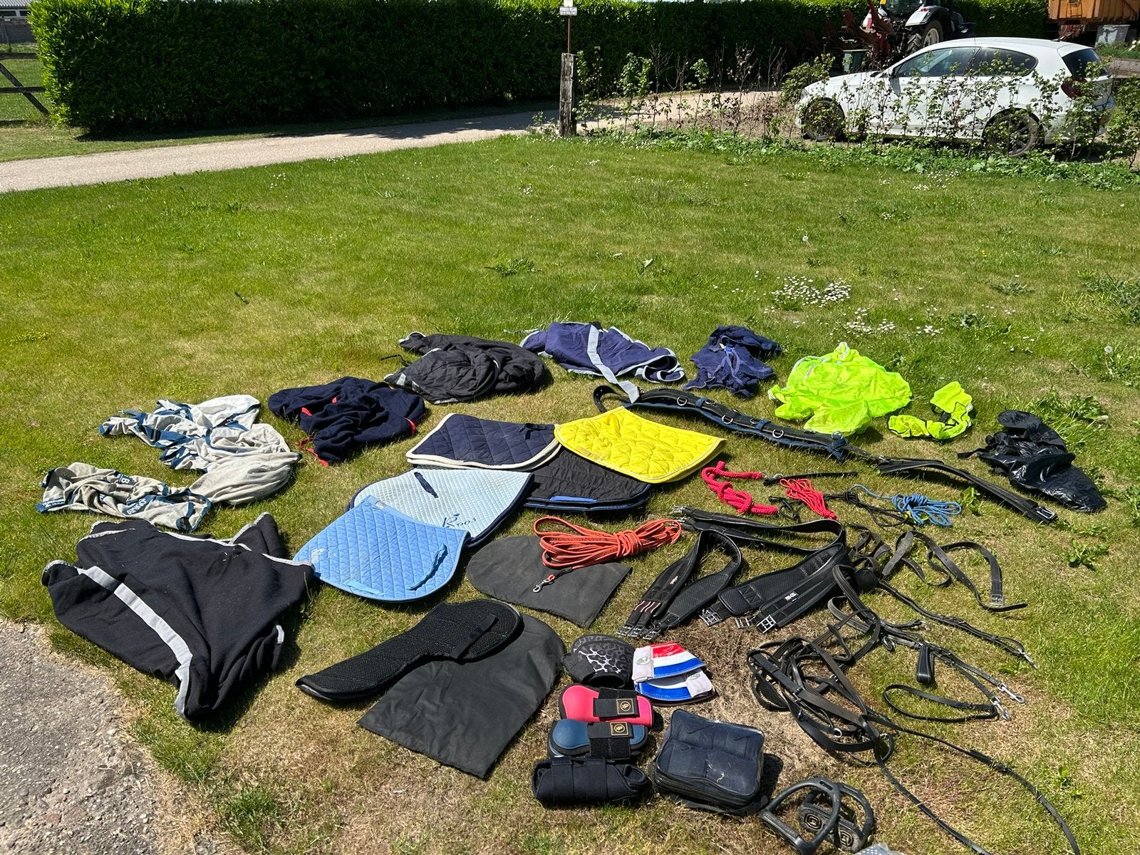 Grote hoeveelheid paarden spullen ophalen terwolde, Ophalen, Zo goed als nieuw