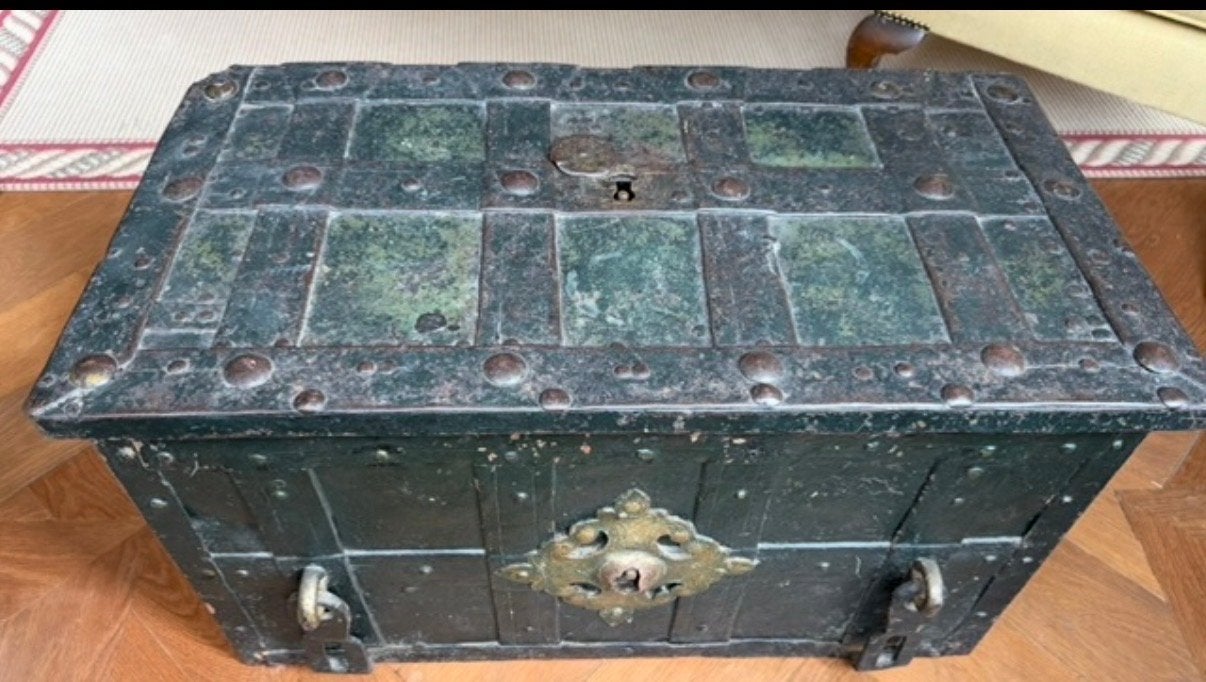Antieke Duitse Armada kist met sleutel, 17e eeuw., Ophalen