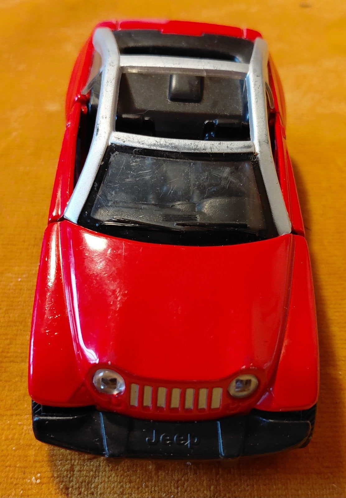 Maisto Jeep Jeepster Schaalmodel 1/38 Rood, Ophalen of Verzenden, Gebruikt