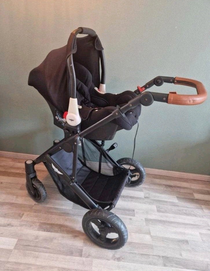 Stijlvolle Slee Combiwagen 3-in-1 met Reiswieg, Kinderen en Baby's, Verstelbare duwstang, Zo goed als nieuw, Combiwagen, Ophalen