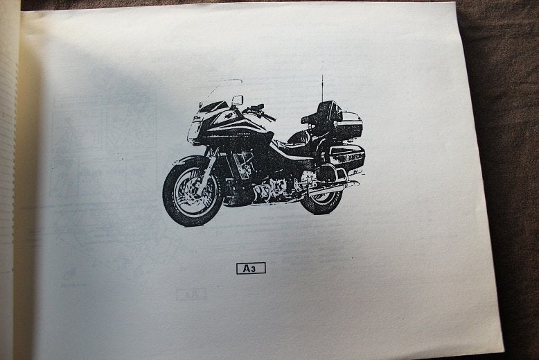 Yamaha XVZ13T  motorcycle parts catalogue, Ophalen of Verzenden, Yamaha