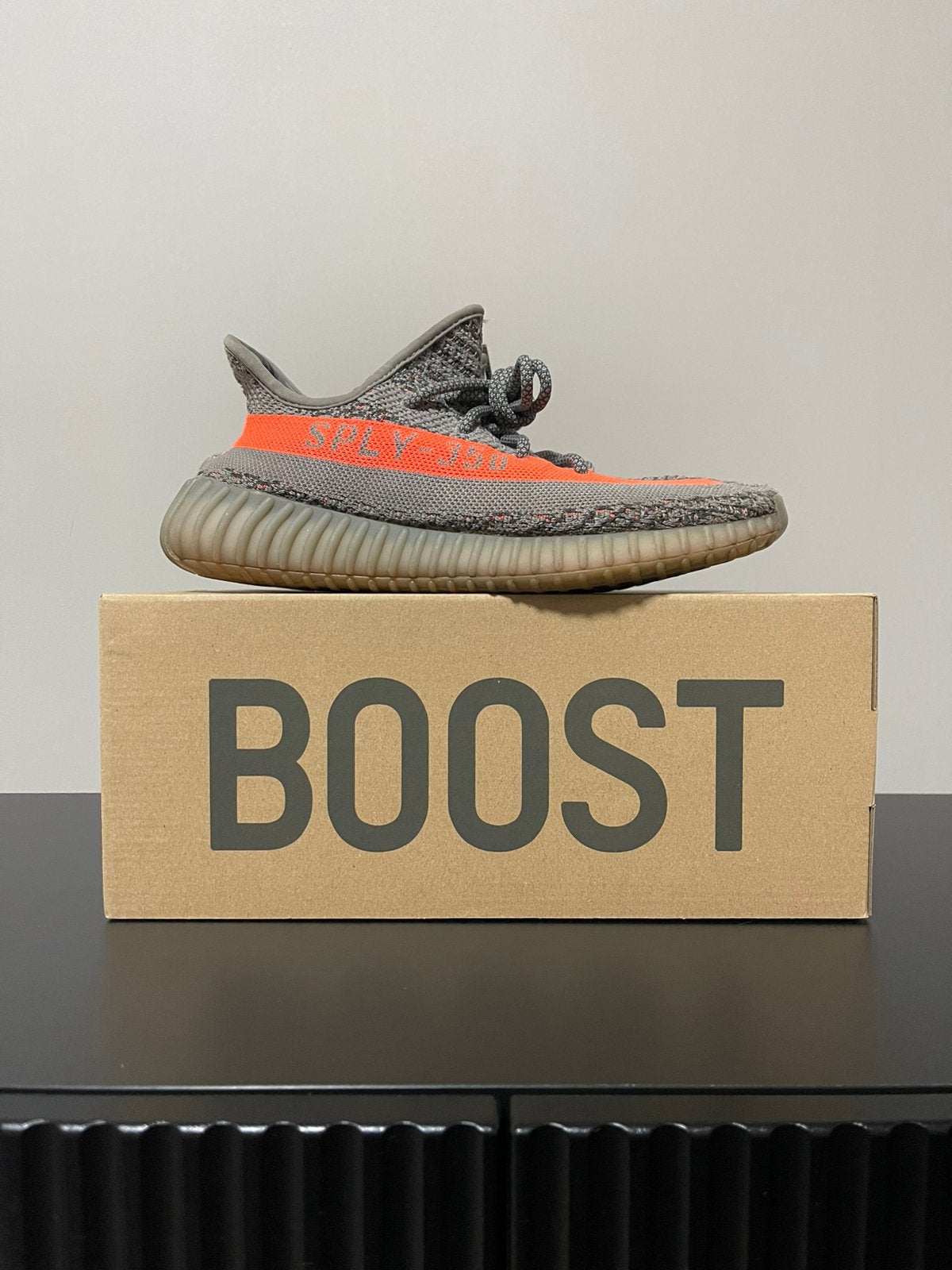 Yeezy Boost 350 V2 reflective ‘Beluga’ mt 41 1/3, Ophalen of Verzenden, Zo goed als nieuw, Overige kleuren
