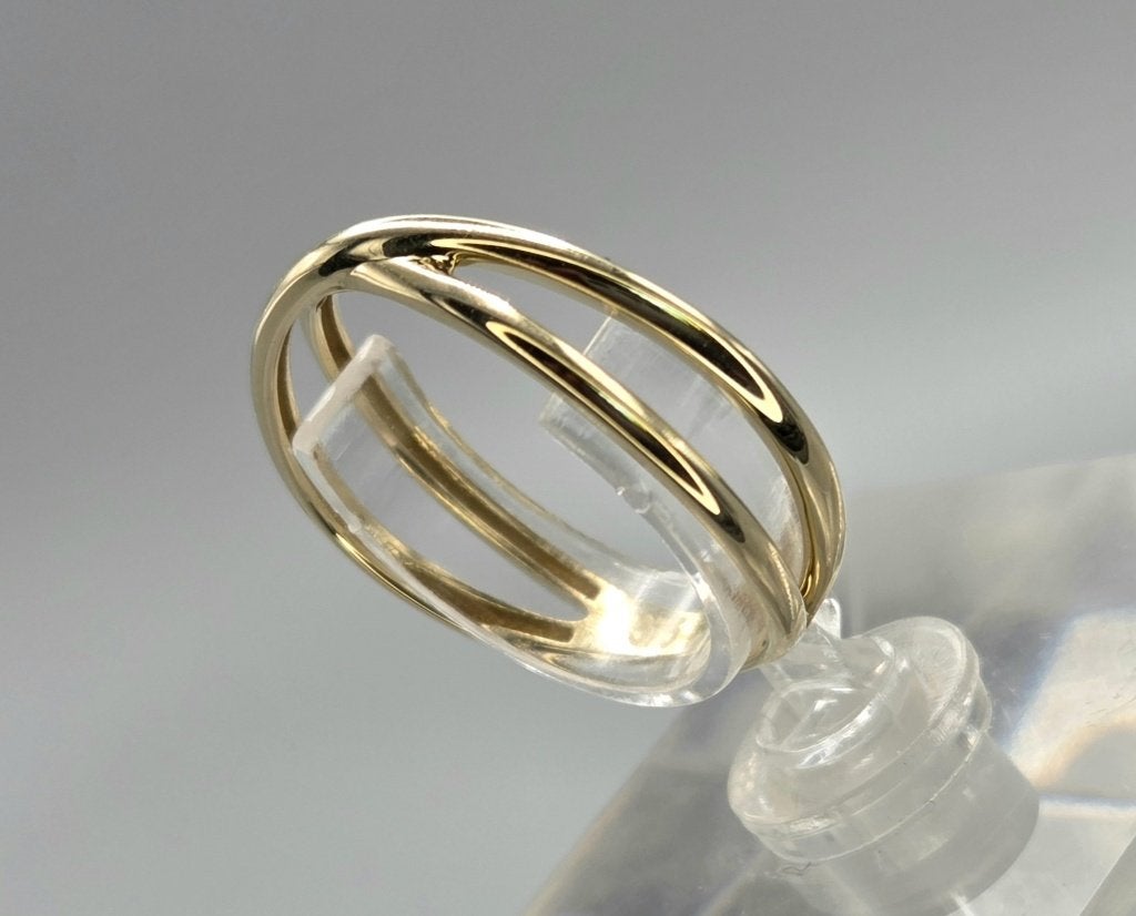 Vintage cross-over ring. 2026/638