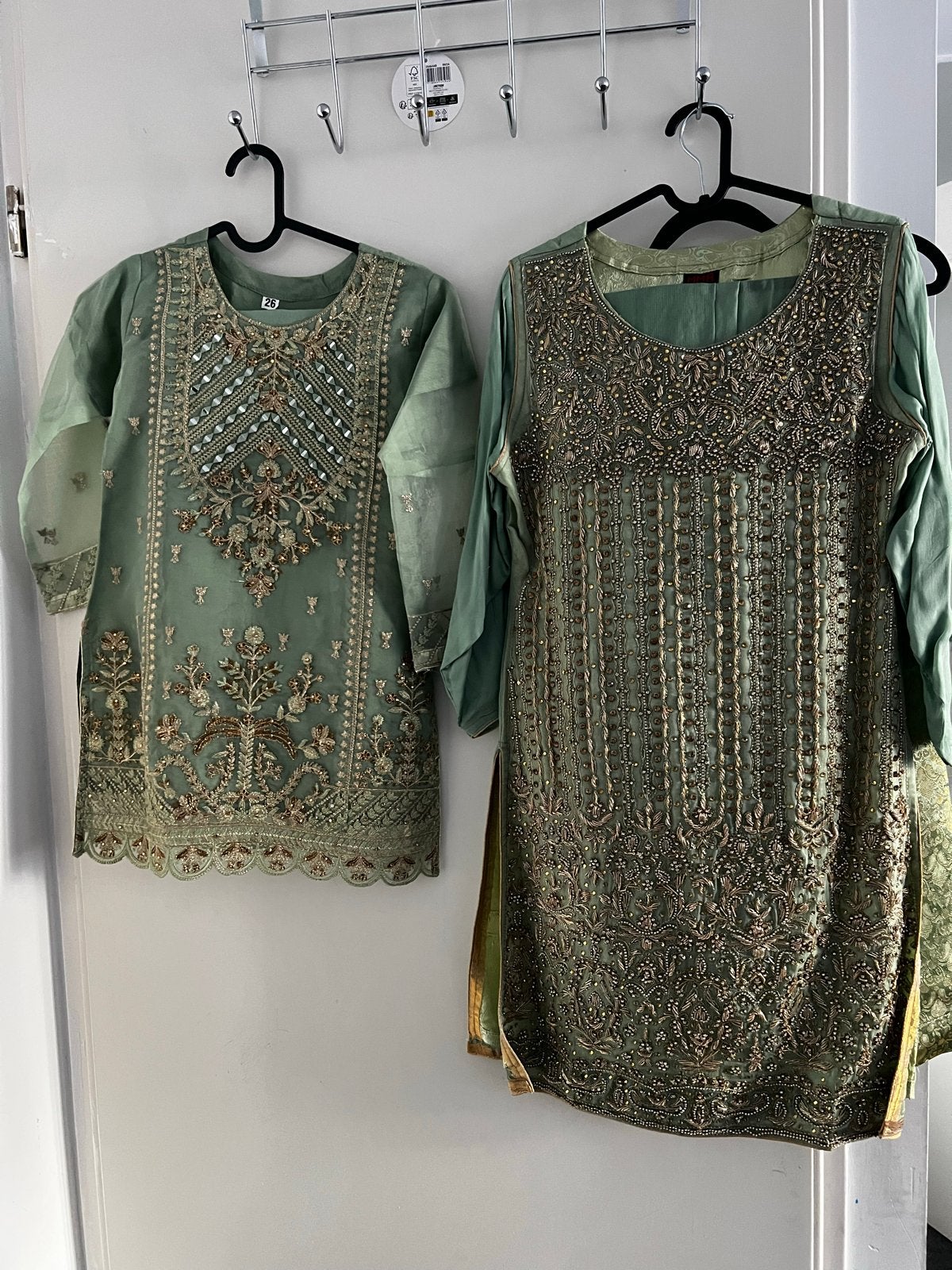 Moeder dochter set Pakistaanse feestkleding (S), Ophalen of Verzenden, Zo goed als nieuw