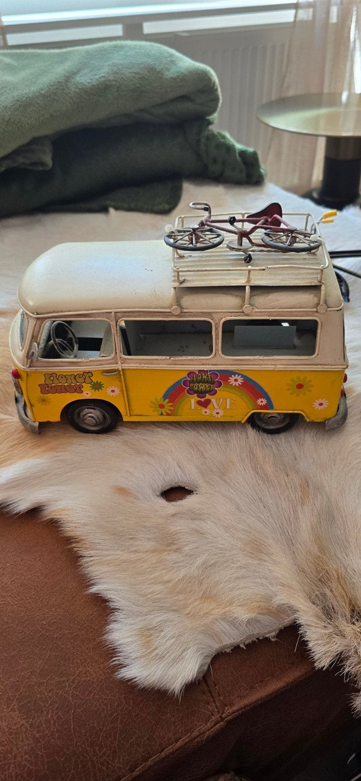 Volkswagen Vintage Hippie Bus Model met Fietsen - Geel/Wit, Ophalen of Verzenden, Gebruikt, Auto, Overige merken