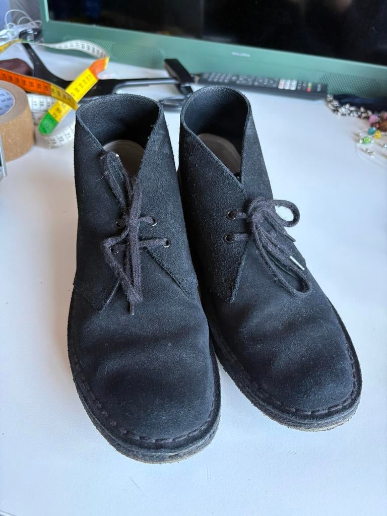 Clarks schoenen zwart suede 39,5, Ophalen of Verzenden, Zo goed als nieuw, Zwart