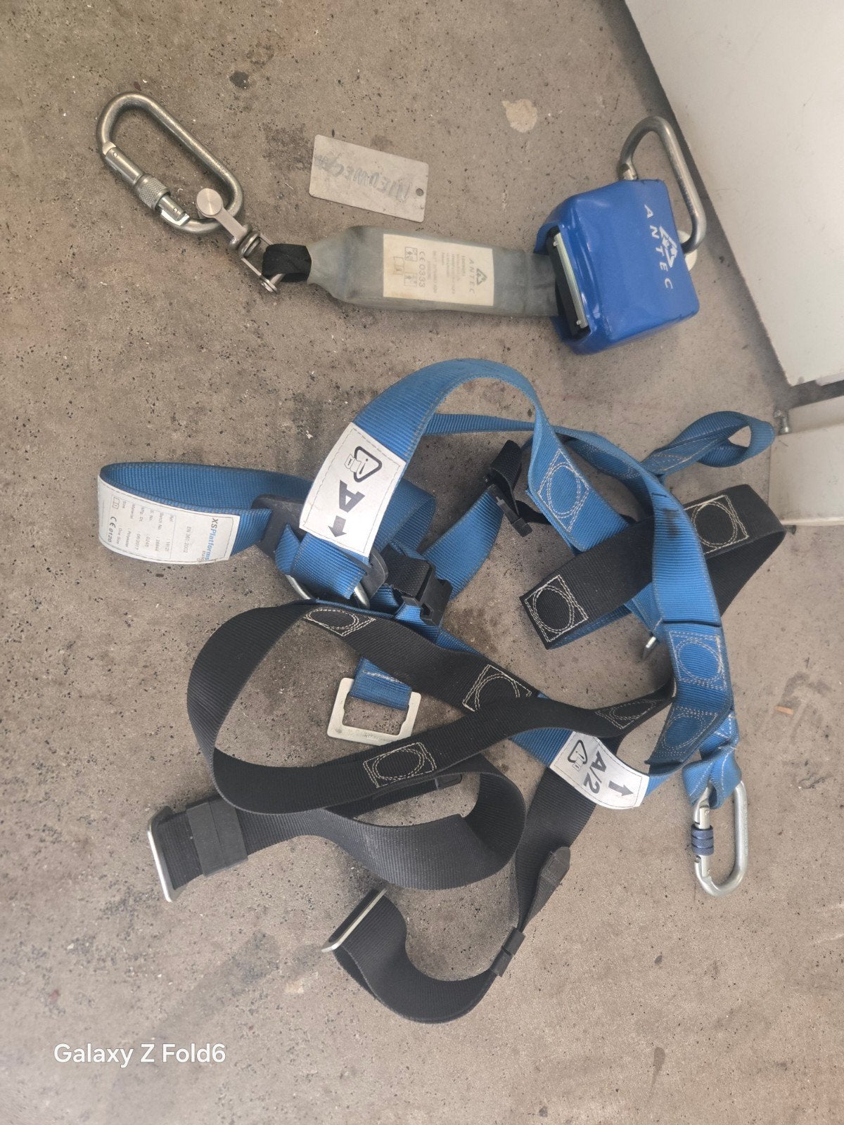 Klimharnas en valbeveiliging set - Gebruikt, Ophalen of Verzenden, Gebruikt, Klimsport-accessoire