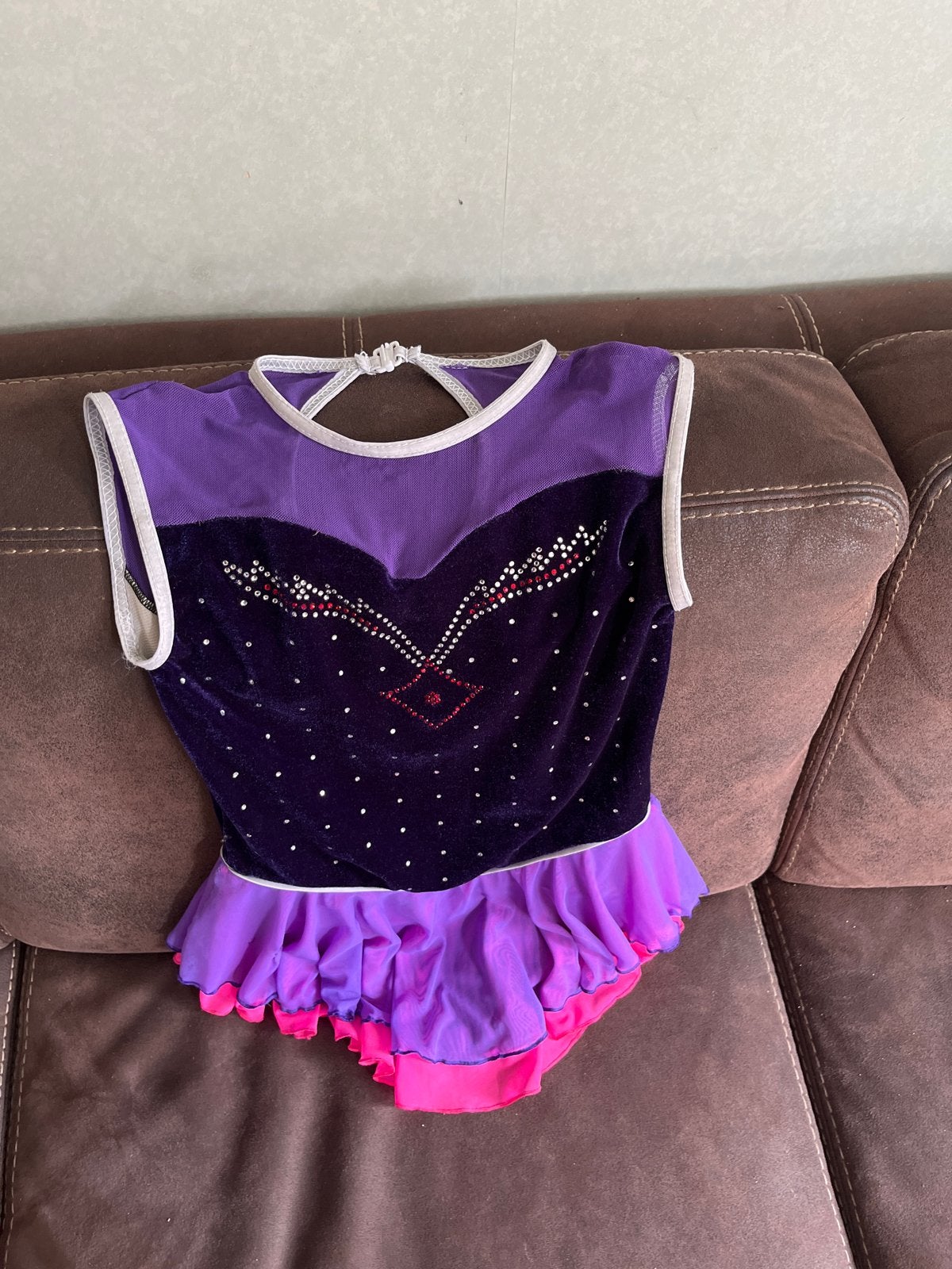 Paars turnpakje met glitters en rokje, Maat 38/40 (M), Ophalen of Verzenden, Kleding, Overige thema's