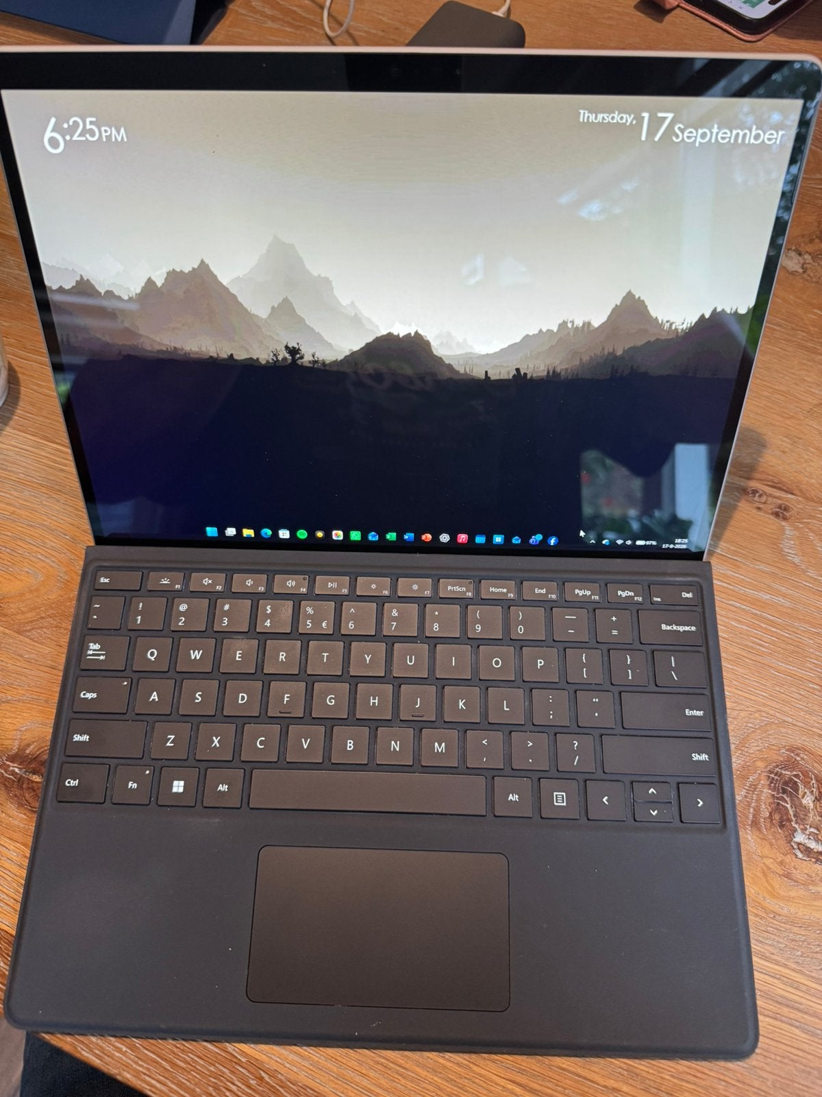 Microsoft Surface pro 8 for Business 4g/LTE, Computers en Software, 256 GB, 2 tot 3 Ghz, Qwerty, 8 GB