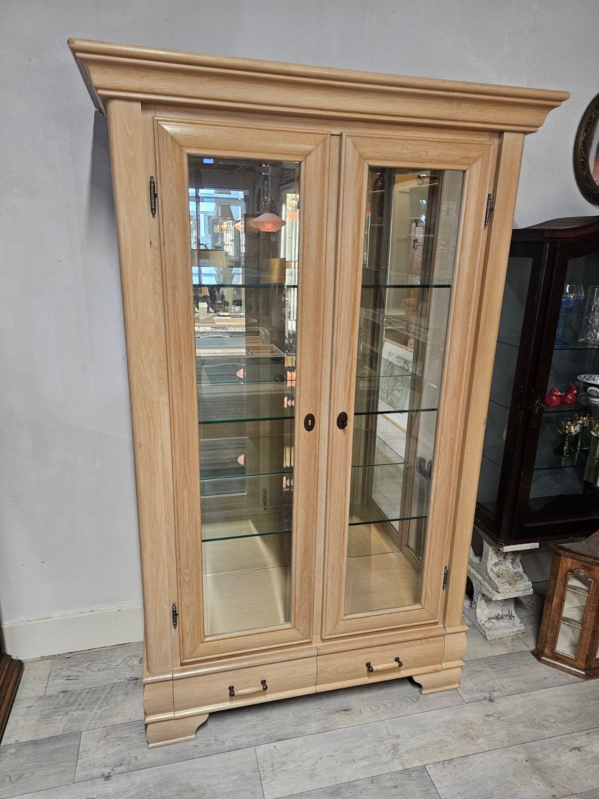 Eiken Vitrinekast met Glazen Planken en Verlichting, Glas, Onbekend@voorbeeld.com, Onbekend, Ophalen of Verzenden
