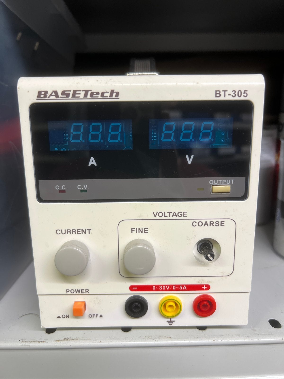 Basetech BT-305 labvoeding, Ophalen of Verzenden, Gebruikt, Elektriciteit