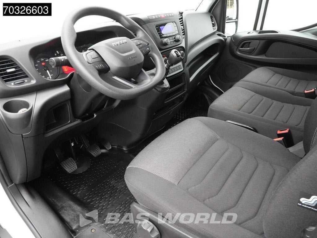Iveco Daily 35C16 3.0L Laadklep Dubbellucht 160PK Bakwagen A, Auto's, Stof, Gebruikt, Euro 6, 4 cilinders