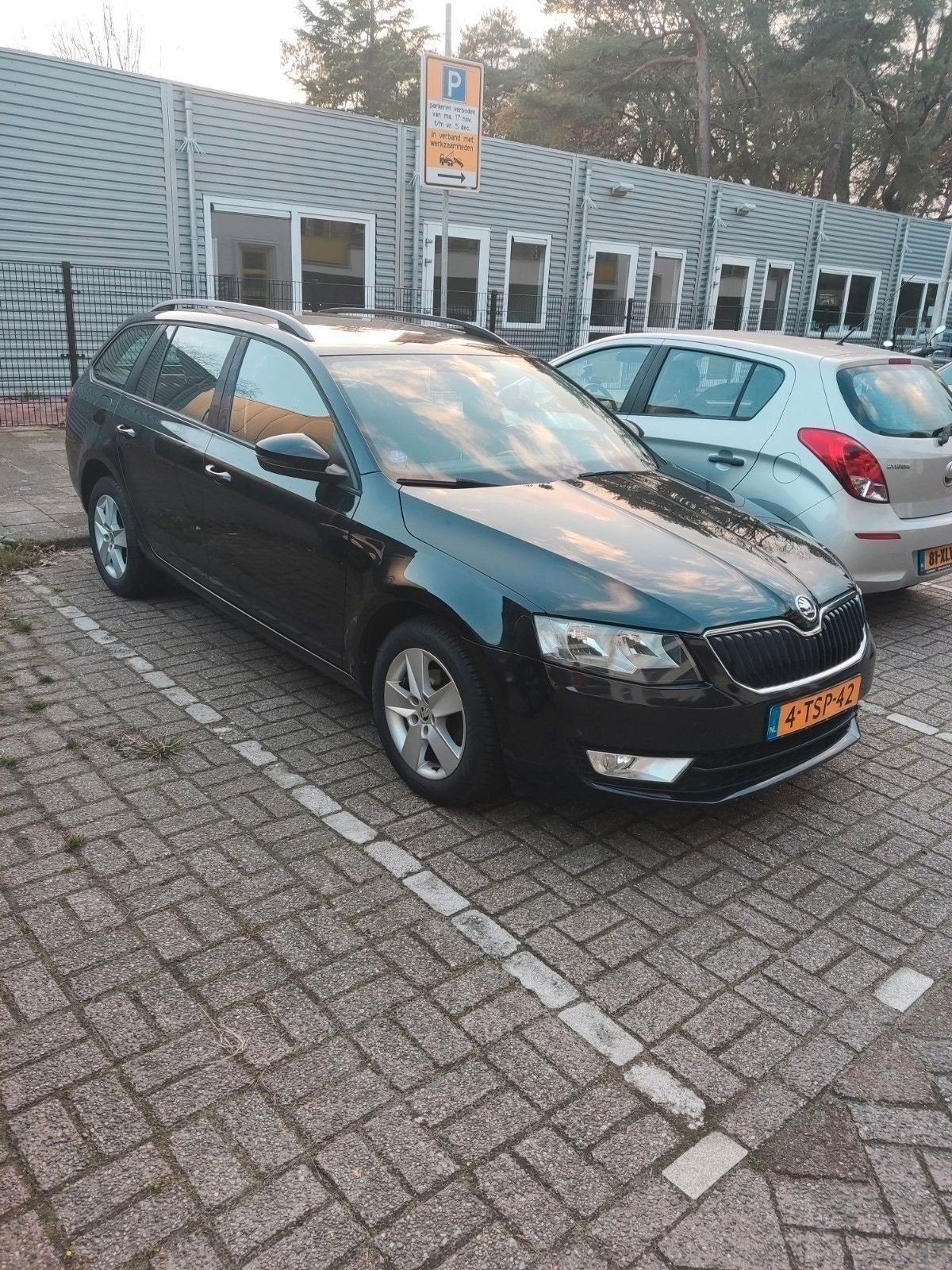 Skoda Octavia, Ophalen, Zo goed als nieuw, Sneakers of Gympen
