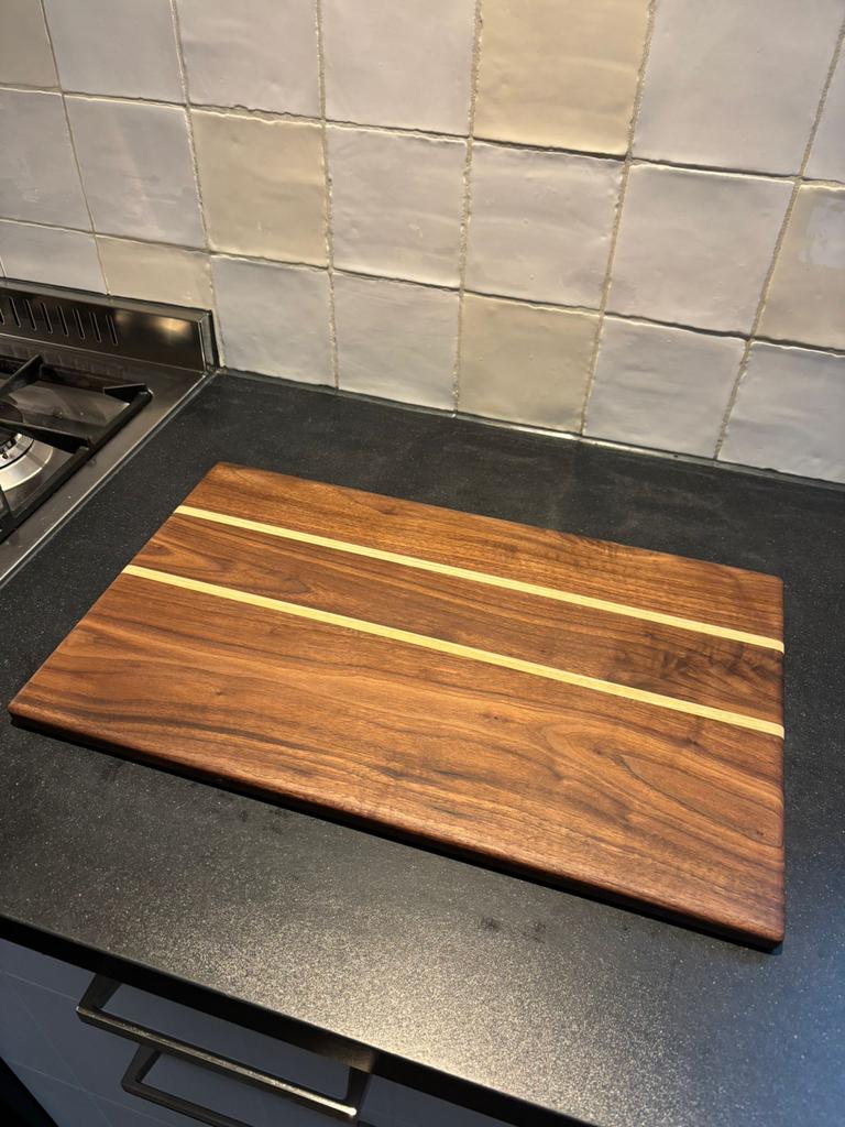 Walnoten snijplank met Essen accenten (NIEUW!), Hout, Snij-/serveerplank, Nieuw, Ophalen of Verzenden