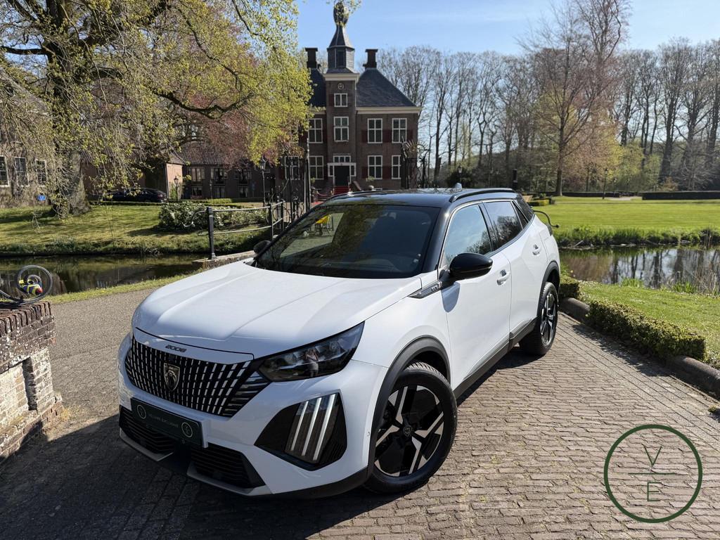 Peugeot 2008 1.2 Hybrid 136 GT | 360 Camera | Adaptive | Nav, Auto's, Gebruikt, 1199 cc, Leder en Stof, Wit