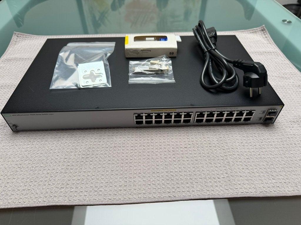 HPE OfficeConnect 1920S 24G 2SFP PPoE+ 185W switch (JL384A), Computers en Software, Ophalen of Verzenden, Gebruikt