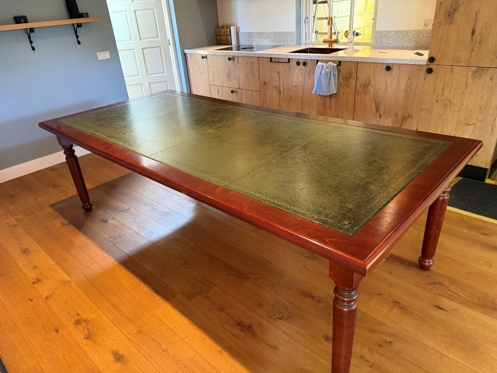 Klassieke (lees) tafel / bureau met groen leren inleg, Huis en Inrichting, Tafels | Eettafels, Ophalen, Gebruikt, 100 tot 150 cm